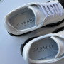 Білі шкіряні кеди на високій чорній платформі Casadei 